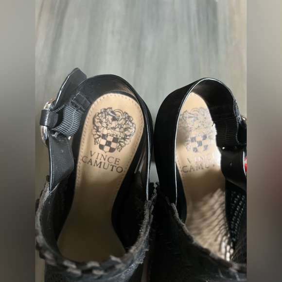 Vince Camuto size 6.5 sandals with 3 in heel in black - Picture 3 of 5